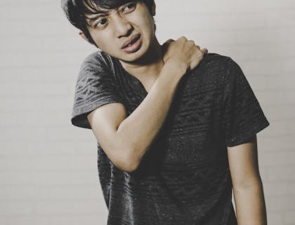 A man injured on a job seeking help from a workers' compensation law office.