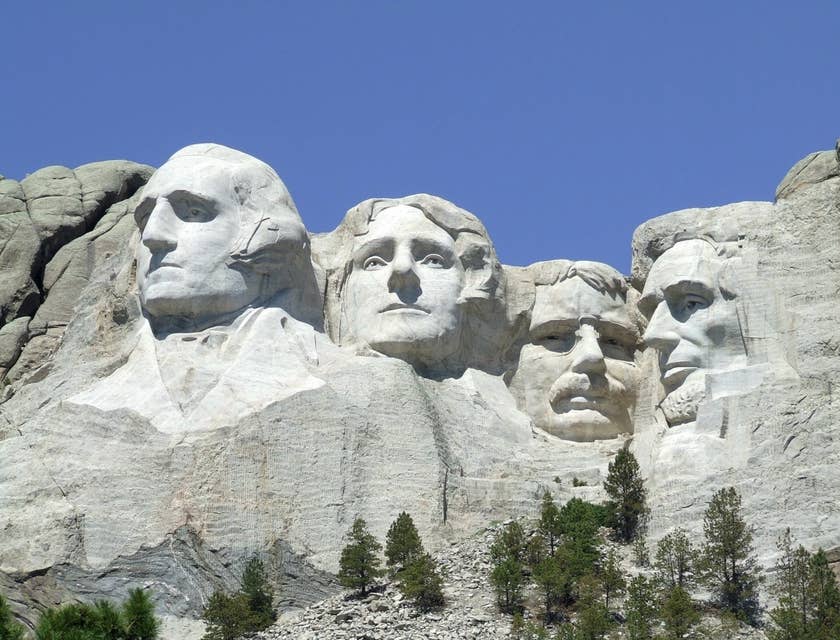 Caras de cuatro presidentes de los Estados Unidos esculpidas en granito en Monte Rushmore, Dakota del Sur.