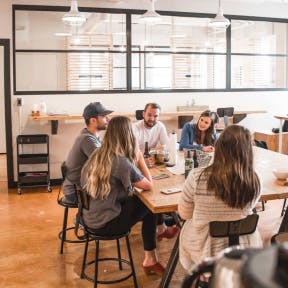 Platica con tus posibles clientes.