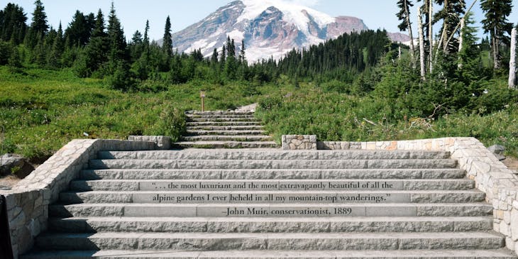 La imagen de una escalera de concreto del Parque Nacional Monte Rainier en una empresa de Washington.
