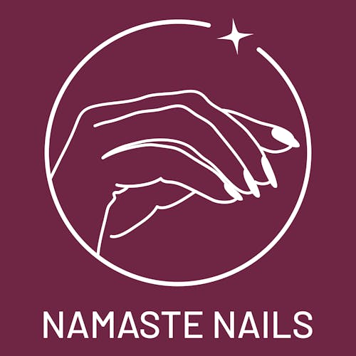 Logo de un salón de uñas llamado "Namaste Nails".