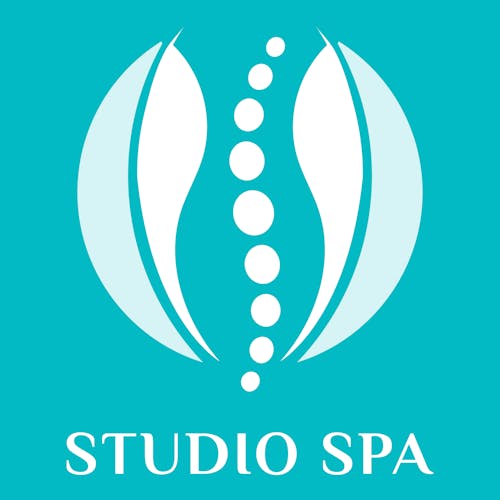 Logotipo para uma clínica de massagem chamada Studio Spa.